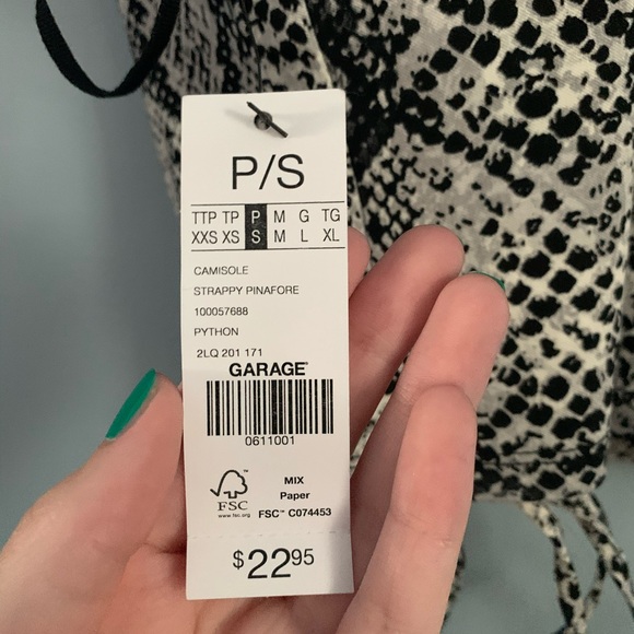 snake print lace up crop top - Picture 5 of 8